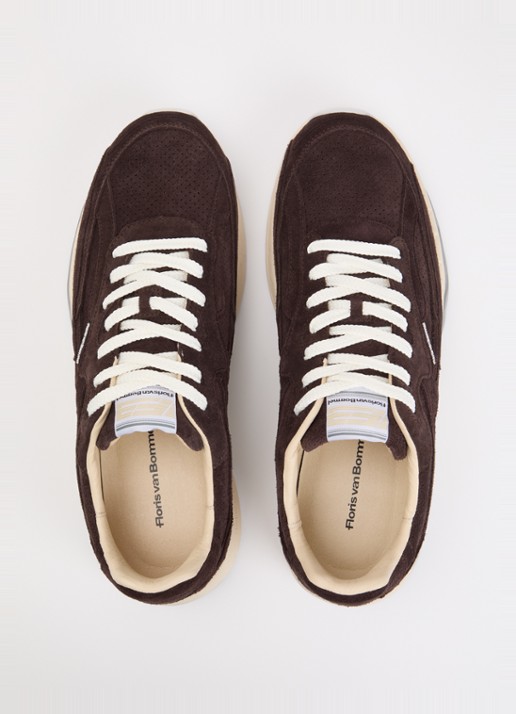 Floris van Bommel De Rezer 02.05 sneaker van suède - detail 4 donkerbruin