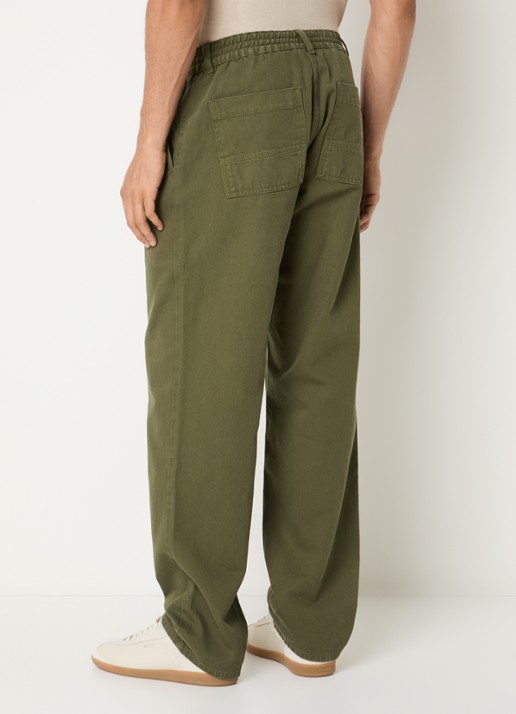 forét Clay loose fit broek met steekzakken - achterkant legergroen