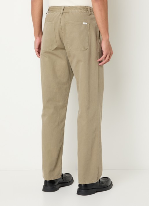 forét Clay straight fit chino met steekzakken - achterkant 5 mosgroen
