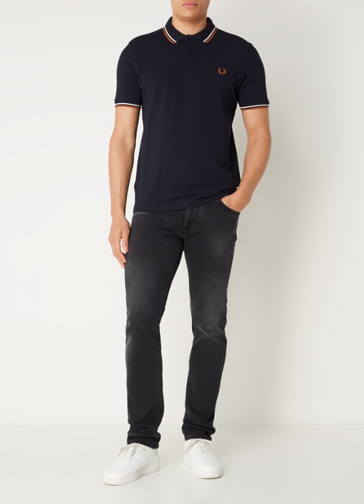 Fred Perry Regular fit polo van piqué katoen met logoborduring - voorkant 3 donkerblauw