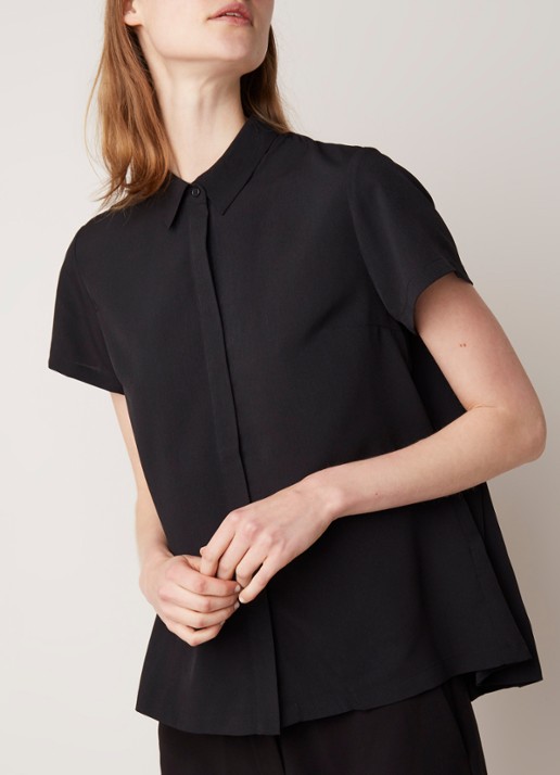 French Connection Classic blouse van crêpe met plissé - detail 2 zwart