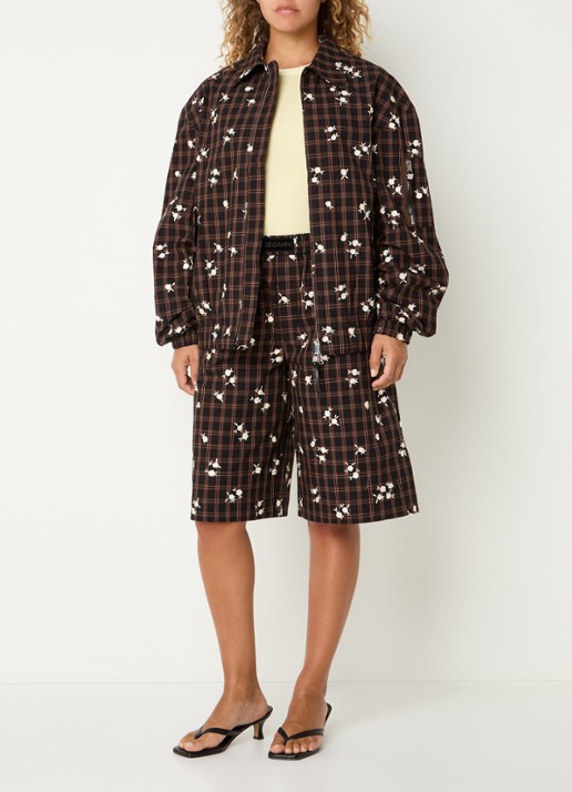 Ganni High waist wide fit korte broek met bloemborduring - voorkant 2 bruin