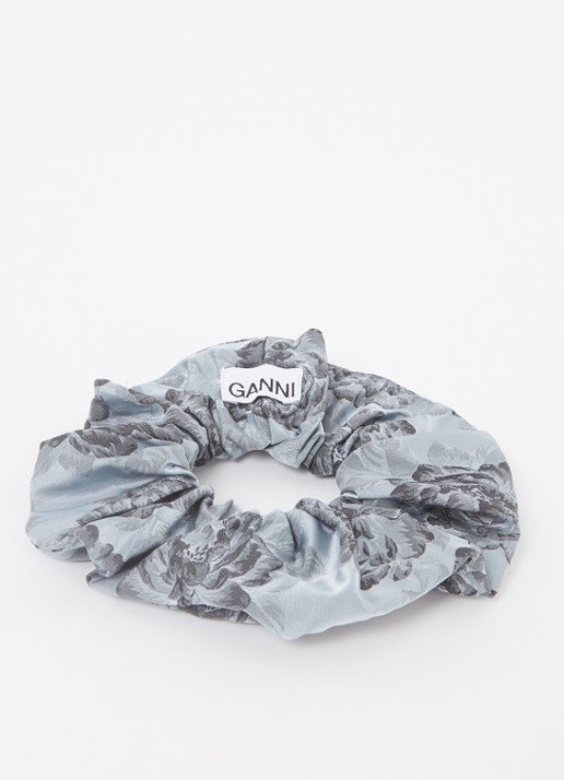 Ganni Scrunchie met bloemenprint - voorkant blauwgrijs