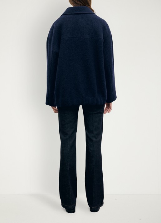 Gerard Darel Alon korte mantel van scheerwol met klepzakken - achterkant blauw