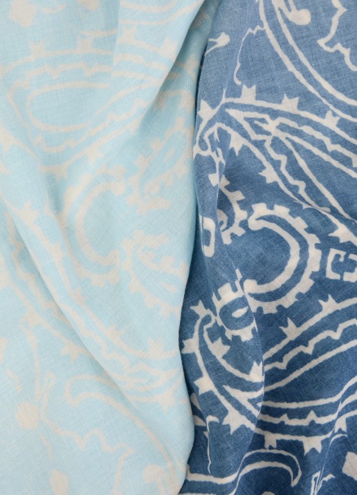 Gerard Darel Dorine sjaal met dip-dye dessin 120 x 120 cm - detail 3 lichtblauw
