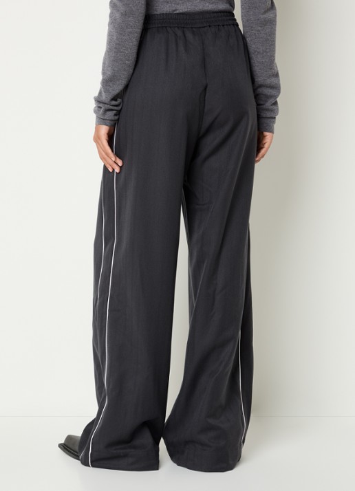 Gestuz Alezia mid waist loose fit trackpants met steekzakken - achterkant donkergrijs