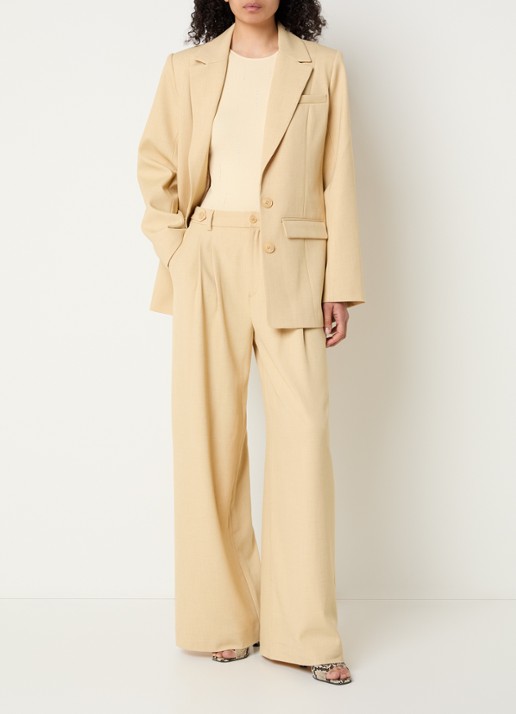 Gestuz GZstacy blazer met schoudervulling en klepzakken - voorkant 3 beige