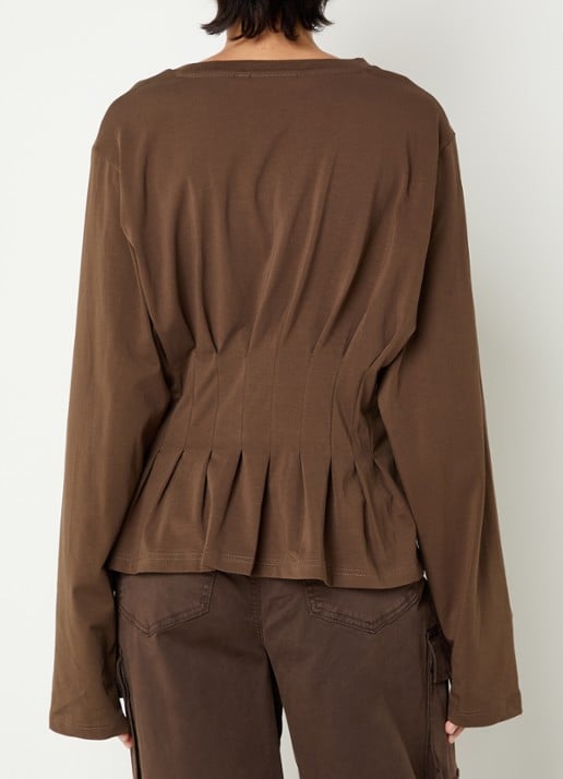 Gestuz Inez longsleeve met plissé - achterkant bruin