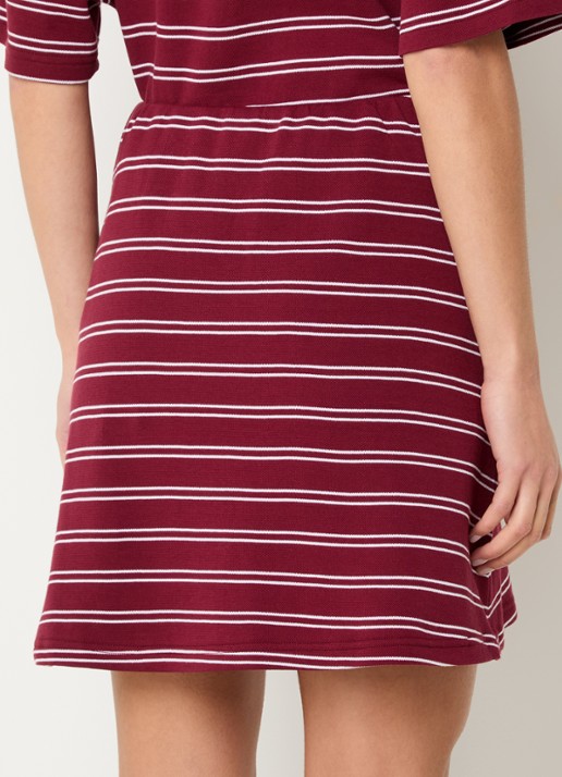 Gestuz Pilova mini rok met streepprint - achterkant 3 bordeauxrood