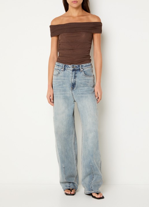 Gestuz Samera semi-transparante off shoulder top  - voorkant 2 hazelnootbruin