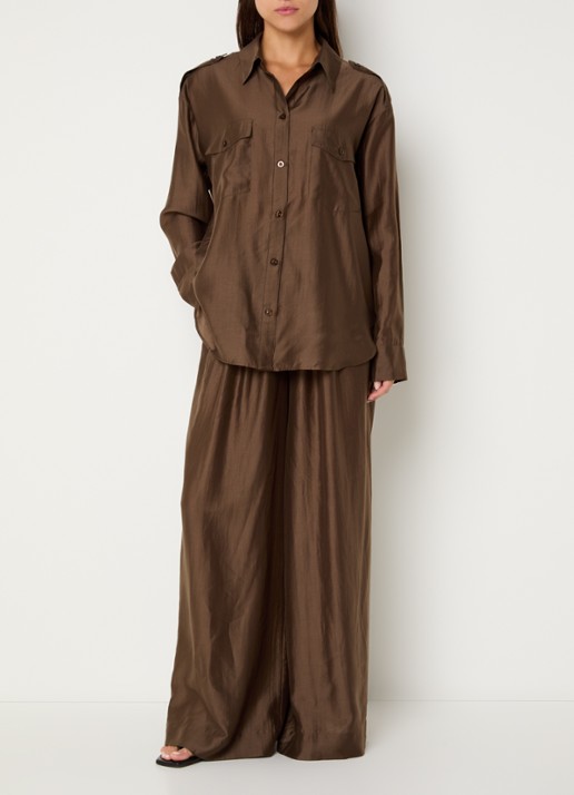 Gestuz Siora blouse van satijn met borstzakken - voorkant 2 donkerbruin