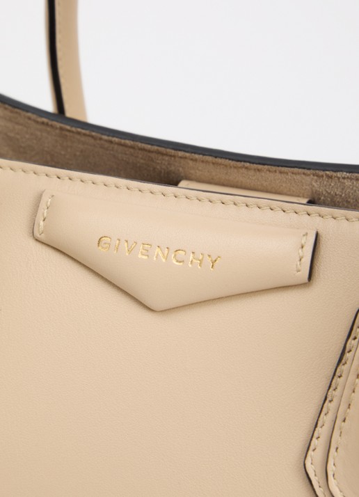 Givenchy Antigona Catchall Small handtas van kalfsleer - detail 3 creme