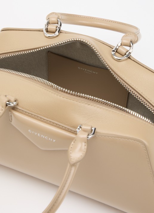 Givenchy Mini Antigona East-West handtas van kalfsleer met afneembare schouderriem - detail 4 beige
