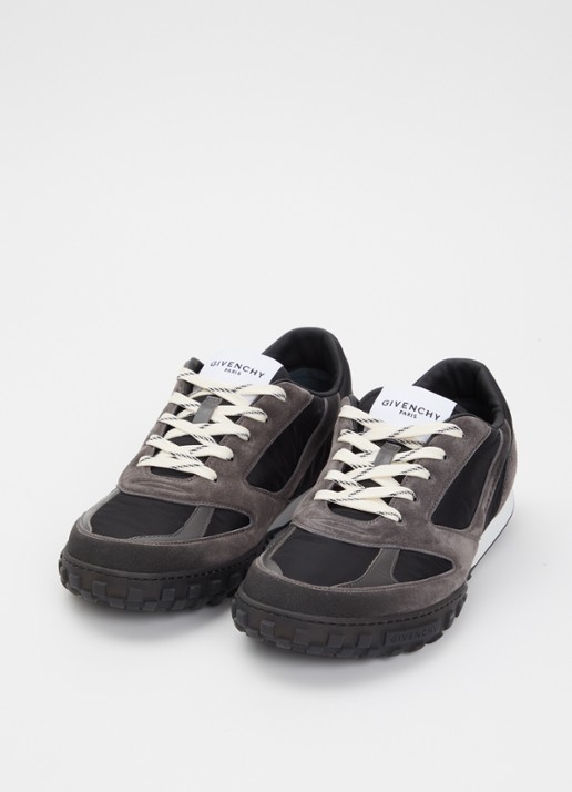 Givenchy New Glide sneaker met details van kalfssuède en logo - detail taupe