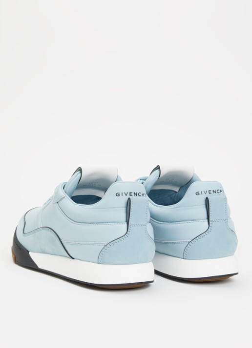 Givenchy Yard Court sneaker van kalfsleer met nubuck details en logo - achterkant lichtblauw
