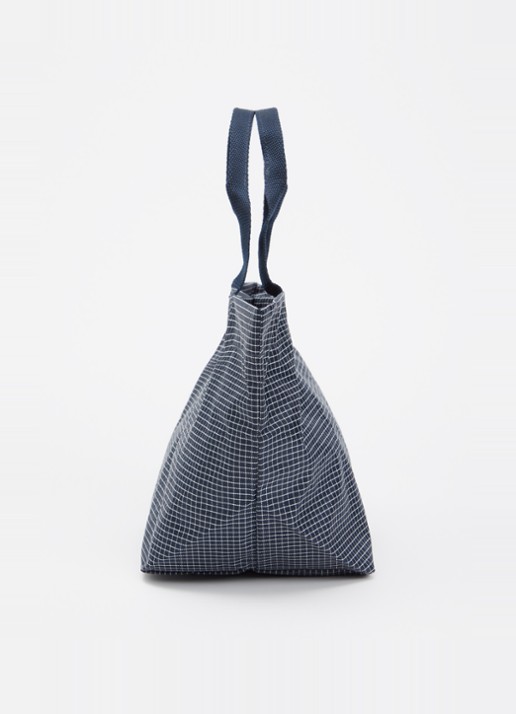 Hay Grid Everyday Mini shopper met ruitdessin - detail 2 donkerblauw