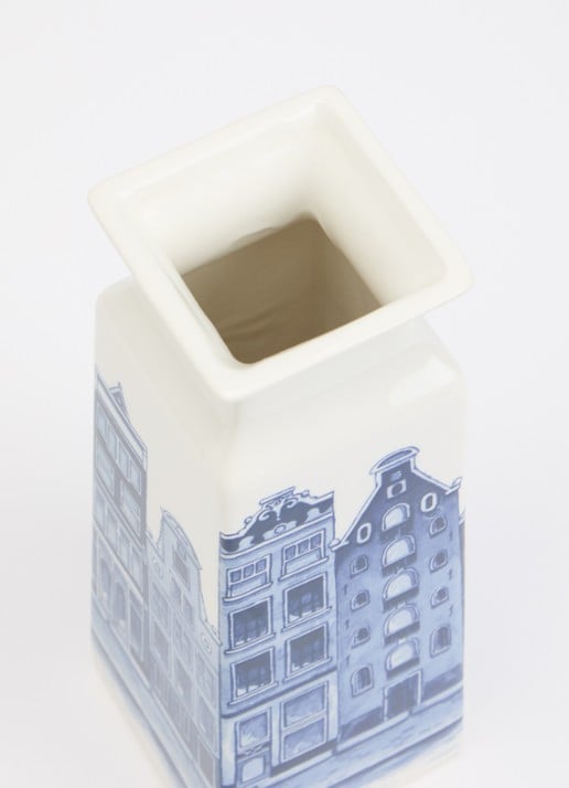 Heinen Delfts Blauw Huisjes vierkante vaas 22 cm - voorkant 2 blauw