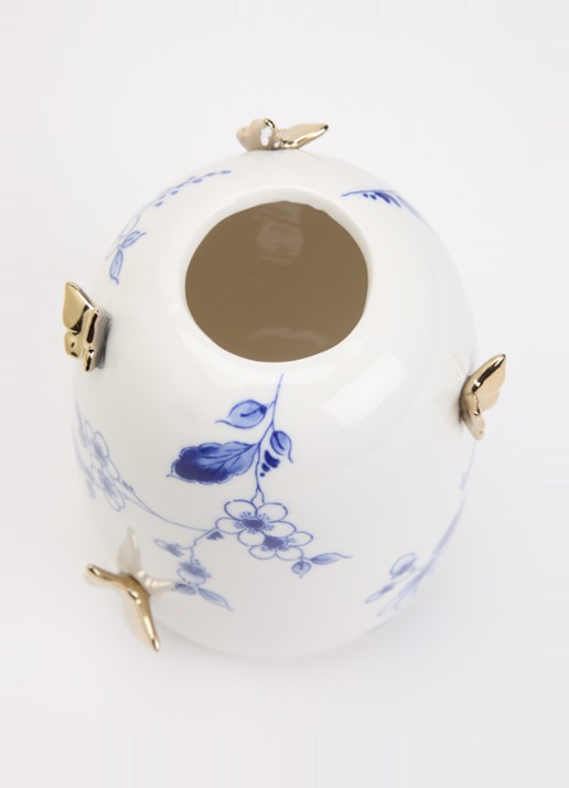 Heinen Delfts Blauw Vlindergoud vaas 14 cm - voorkant 2 gebroken wit