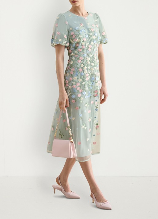 Hobbs Audra midi jurk met bloemborduring en pofmouw - detail 3 lichtgroen