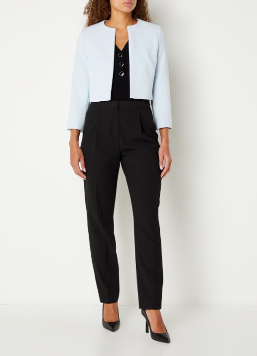 Hobbs Elize bolero met schoudervulling - voorkant 2 lichtblauw
