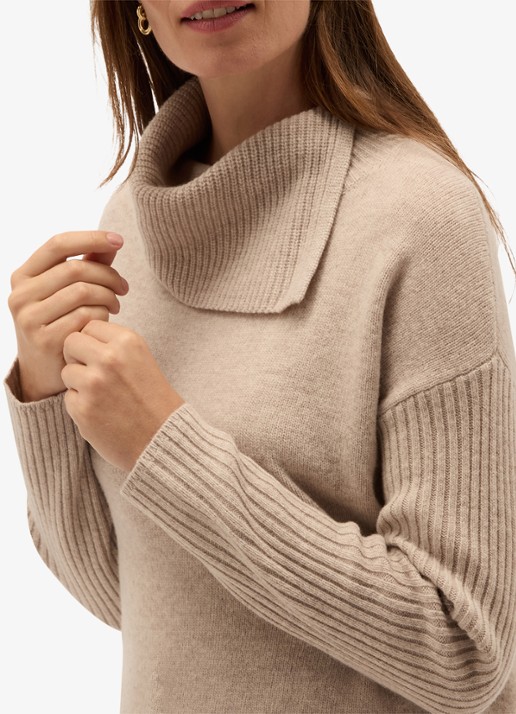 Hobbs Irene fijngebreide trui in wolblend met sjaalkraag - detail 5 beige