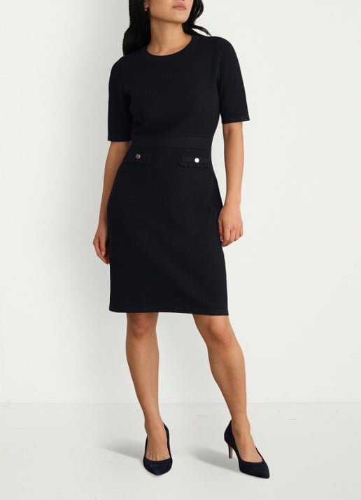 Hobbs Petra fijngebreide mini jurk met sierknopen - voorkant 3 donkerblauw