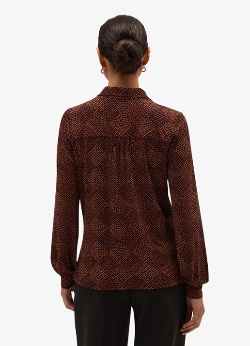 Hobbs Tarini top met print en sjaalkraag - achterkant 3 rood