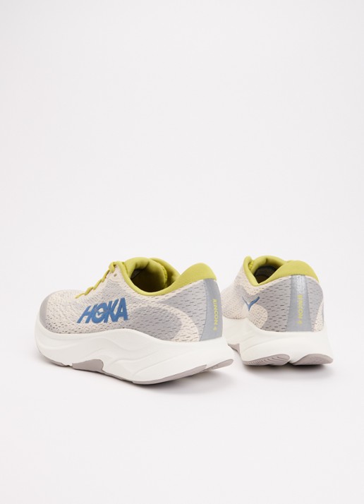 HOKA Rincon 4 sneaker met gebreid bovenwerk en logo - achterkant lichtgrijs