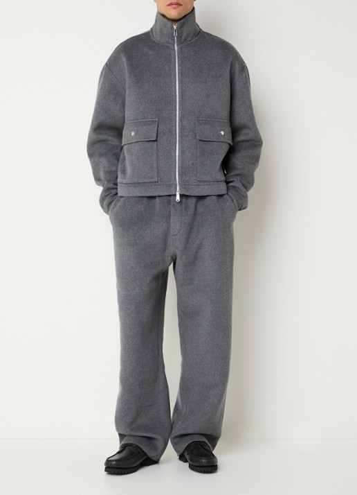 Hopeium Wide fit broek van wol met steekzakken - voorkant 2 grijsmele