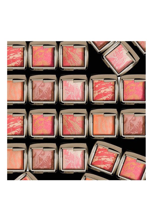 Hourglass AMBIENT™ Lighting Blush - detail 2 ethereal glow
