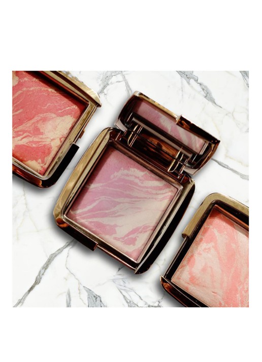Hourglass AMBIENT™ Lighting Blush - detail 3 ethereal glow