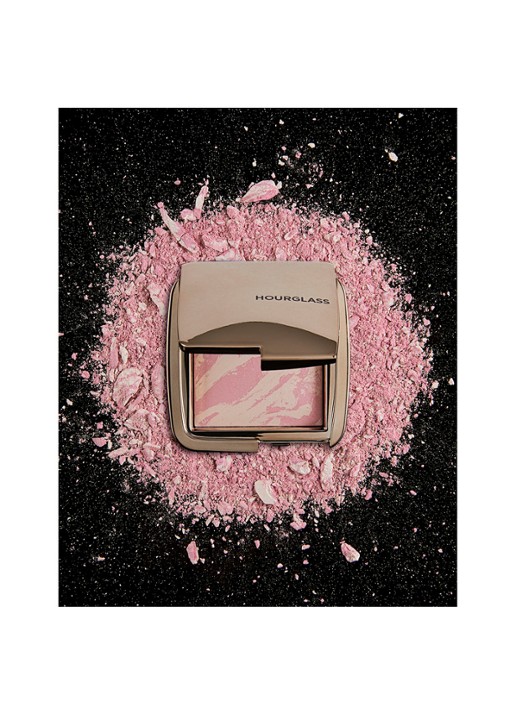 Hourglass AMBIENT™ Lighting Blush - detail 4 ethereal glow
