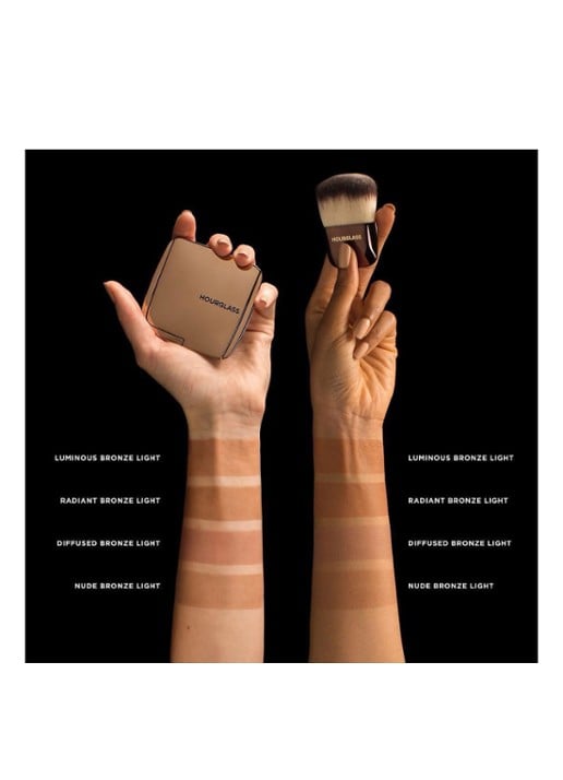 Hourglass AMBIENT™ Lighting Bronzer - detail 4 luminous bronze light