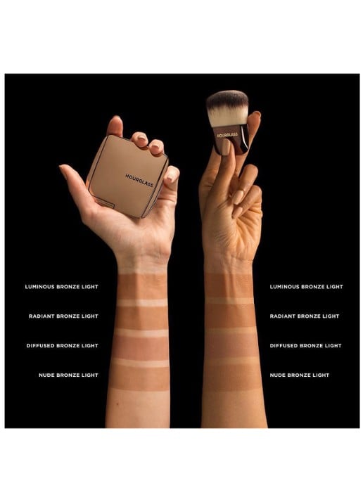 Hourglass AMBIENT™ Lighting Bronzer - detail 2 diffused bronze light