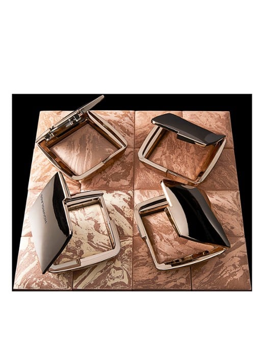 Hourglass AMBIENT™ Lighting Bronzer - detail 4 diffused bronze light