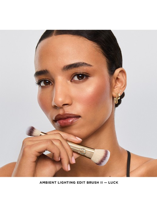 Hourglass AMBIENT™ Lighting Edit Brush II - make-up kwast - achterkant luck