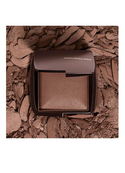 Hourglass AMBIENT™ Lighting Finishing Powder - bronzer - detail 3 transcendent light