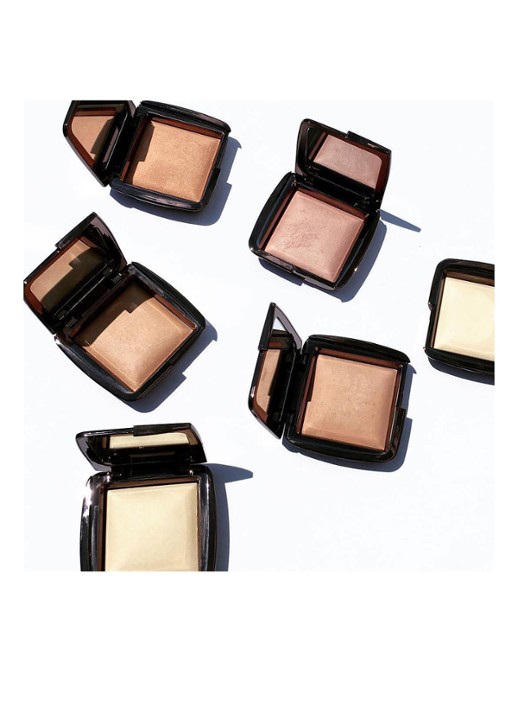 Hourglass AMBIENT™ Lightning Finishing powder - lichtreflecterend poeder - detail 4 luminous light