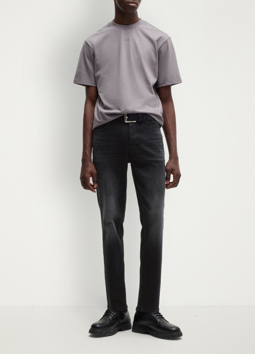 HUGO 634 tapered jeans met gekleurde wassing - voorkant 2 zwart