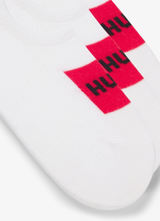 HUGO Set van drie paar onzichtbare sokken met rode logolabels - voorkant 2 wit