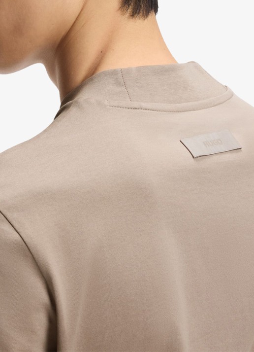 HUGO Slim-fit T-shirt van stretchkatoen met opstaande kraag - detail 3 lichtbruin