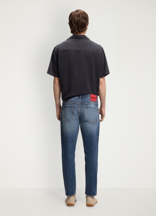 HUGO Tapered fit jeans met medium wassing - achterkant 3 denim