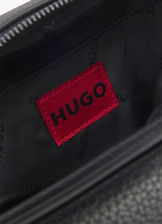 HUGO Toilettas met logo - detail diepzwart