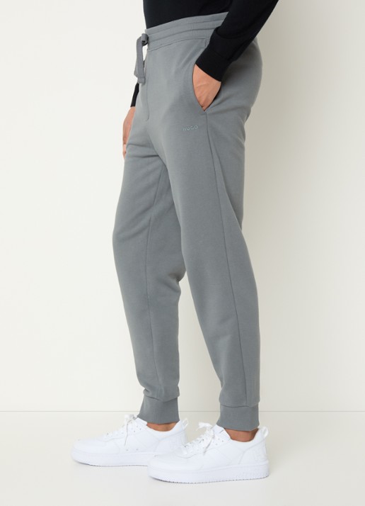 HUGO Trainingsbroek van katoenen badstof met logoprint - detail 4 grijs