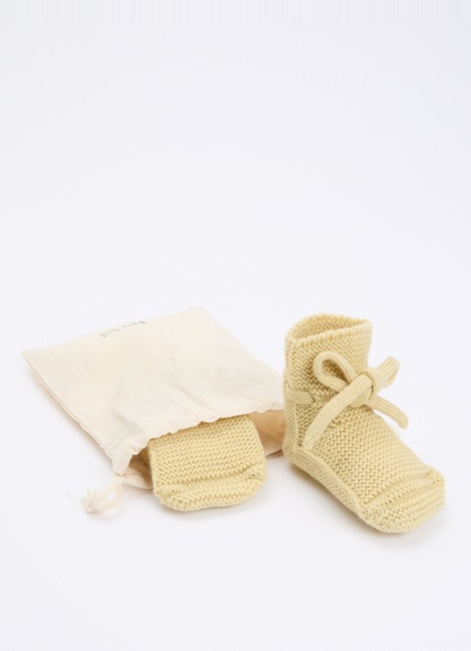 Hvid Babyslofjes van merino wol - detail 4 vanillegeel