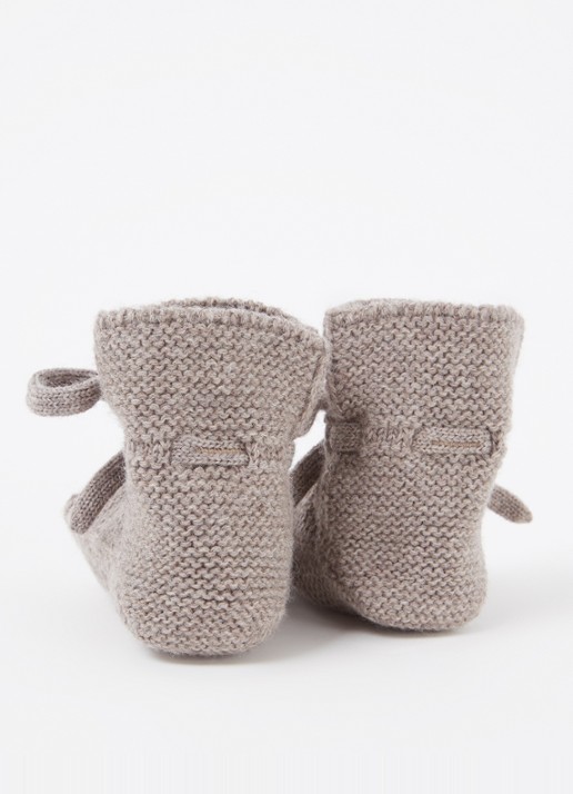Hvid Booties gebreide babyslofjes van wol - achterkant lichtgrijs