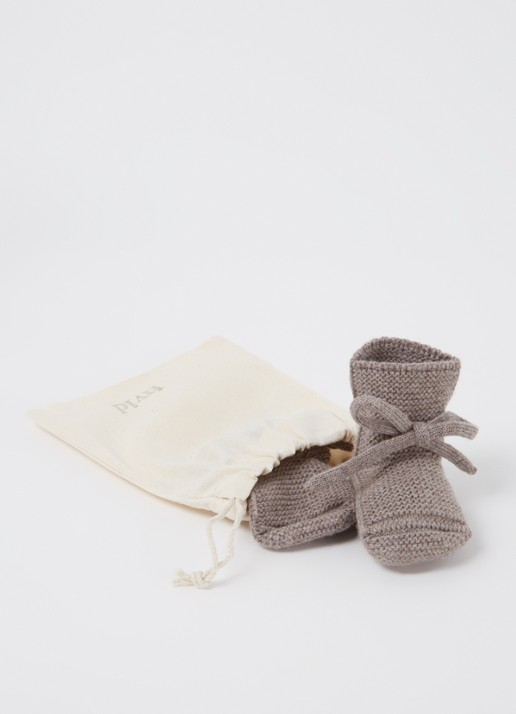 Hvid Booties gebreide babyslofjes van wol - voorkant 3 lichtgrijs