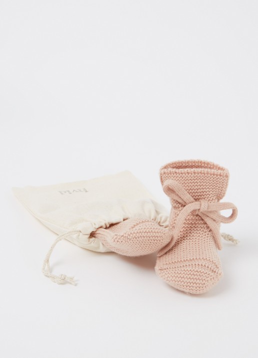 Hvid Booties gebreide babyslofjes van wol - voorkant 3 zalmroze