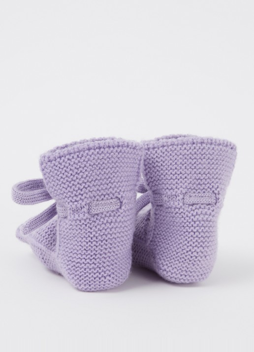 Hvid Booties gebreide babyslofjes van wol - achterkant lila