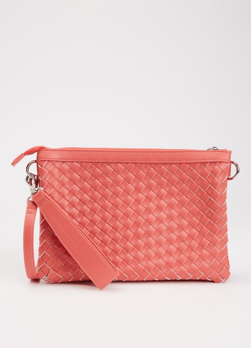 Ilse Jacobsen Gevlochten clutch met afneembare schouderriem - voorkant koraalrood